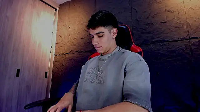 Snapshot of joseph_boy chatting on 11/17/25, 11:47 joseph boy online show from 11/17/25, 11:47