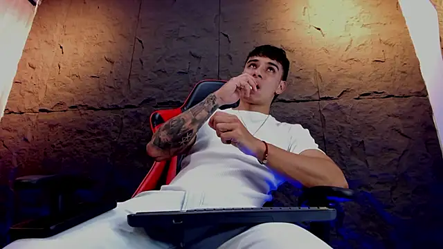 Snapshot of joseph_boy chatting on 12/15/25, 11:49 joseph boy online show from 12/15/25, 11:49