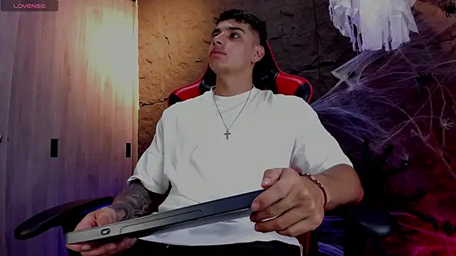 Snapshot of joseph_boy chatting on 10/29/25, 11:42 joseph boy online show from 10/29/25, 11:42