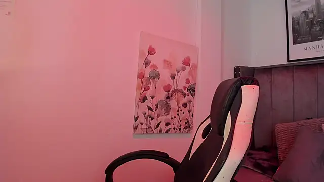 Alaia Cute online show from 09/23/25, 03:13