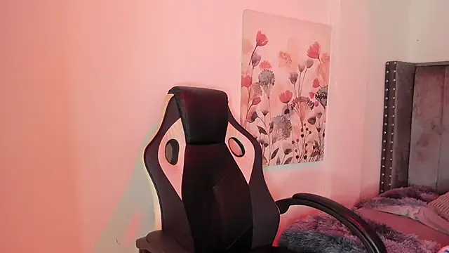 Alaia Cute online show from 12/05/25, 03:05