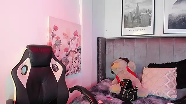 Alaia Cute online show from 10/04/25, 03:46