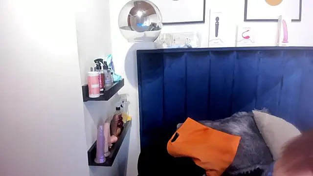 Alaia Cute online show from 04/10/26, 03:13