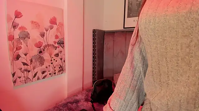 Alaia Cute online show from 11/15/25, 02:59