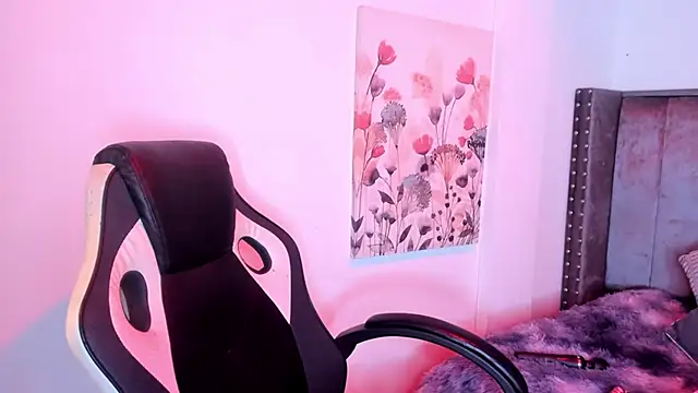 Alaia Cute online show from 10/23/25, 03:05