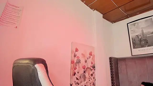 Alaia Cute online show from 11/26/25, 03:17