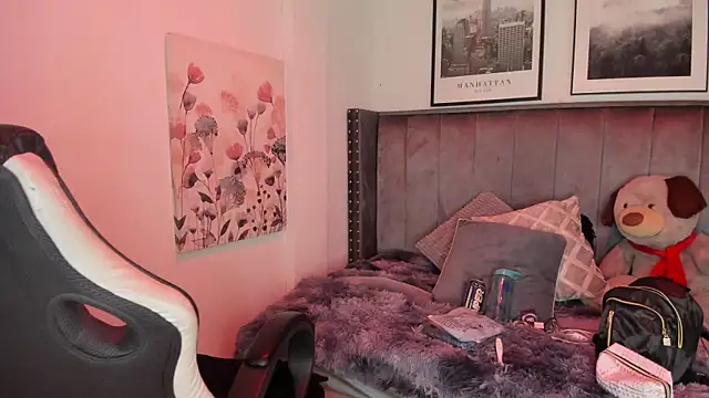 Alaia Cute online show from 12/16/25, 02:49