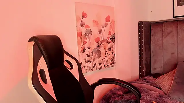 Alaia Cute online show from 12/23/25, 03:50