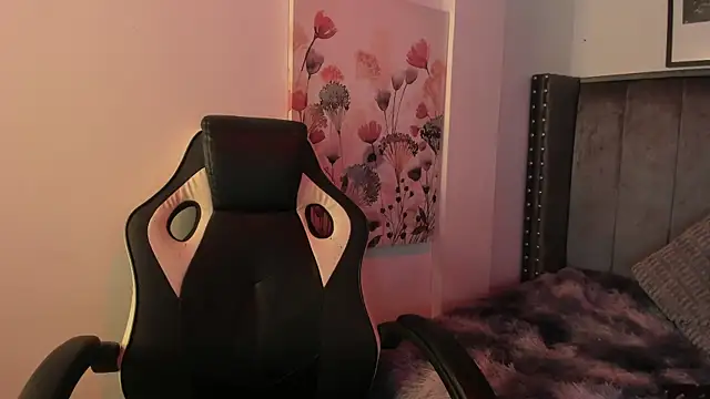 Alaia Cute online show from 09/28/25, 02:18