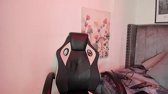 Alaia Cute online show from 12/18/25, 02:49