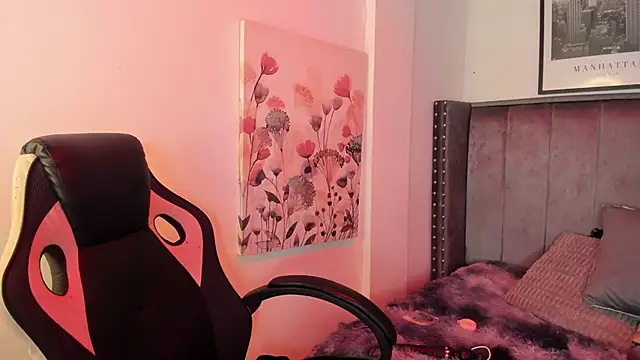 Alaia Cute online show from 10/03/25, 03:09