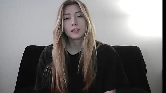 ErikaShyy online show from 12/22/25, 10:37