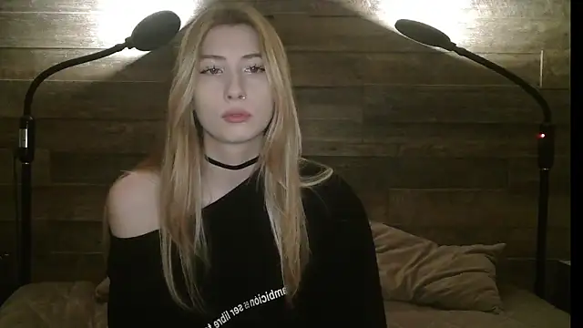 ErikaShyy online show from 11/26/25, 10:48