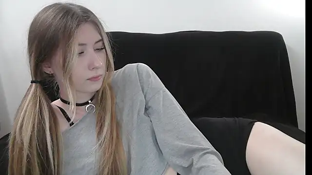 ErikaShyy online show from 06/01/26, 10:37