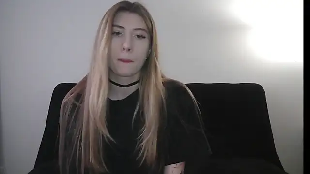 ErikaShyy online show from 12/17/25, 10:53