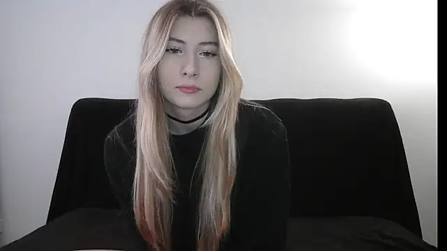 ErikaShyy online show from 11/21/25, 10:58