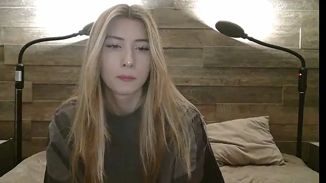 ErikaShyy online show from 12/03/25, 11:31