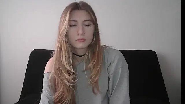 ErikaShyy online show from 10/14/25, 11:00