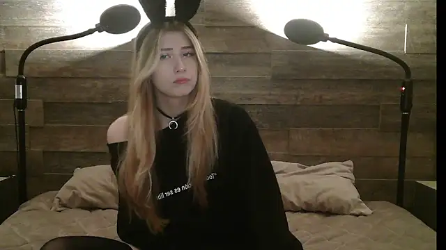 ErikaShyy online show from 11/27/25, 11:54