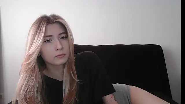 ErikaShyy online show from 11/05/25, 12:08