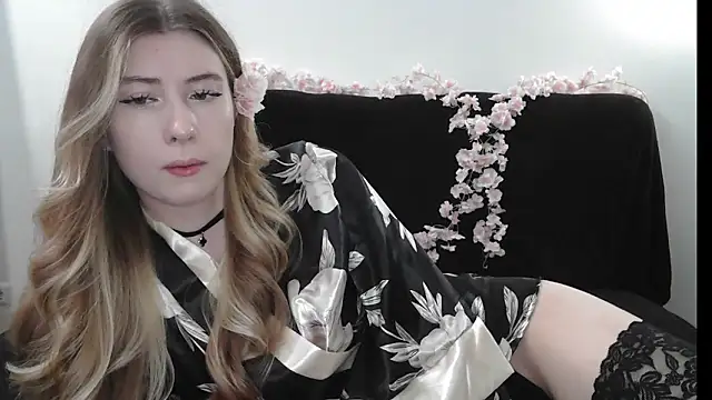 ErikaShyy online show from 04/22/26, 12:01