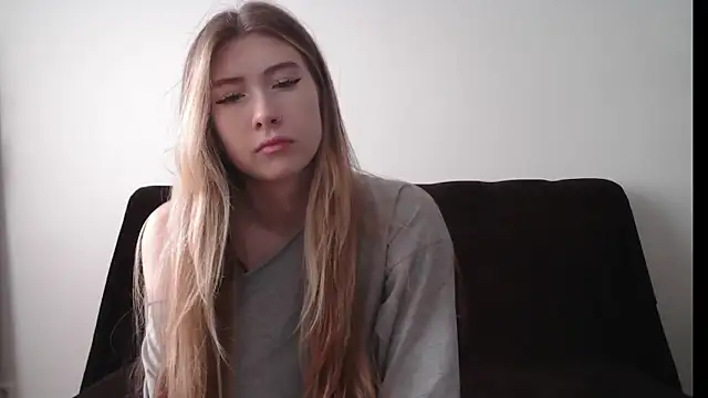 ErikaShyy online show from 09/23/25, 12:01