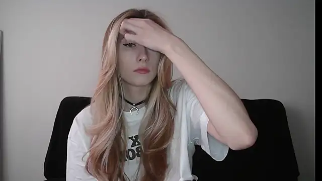 ErikaShyy online show from 11/03/25, 11:36