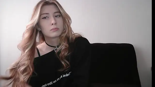 ErikaShyy online show from 11/06/25, 11:14