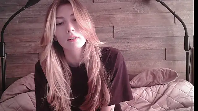 ErikaShyy online show from 02/20/25, 11:09