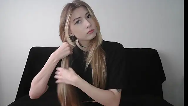 ErikaShyy online show from 10/03/25, 09:33