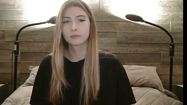 ErikaShyy online show from 11/25/25, 11:10