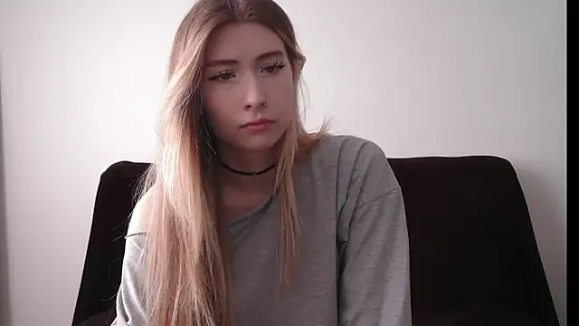 ErikaShyy online show from 09/26/25, 10:00