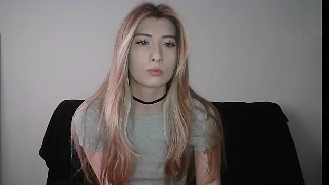 ErikaShyy online show from 10/28/25, 12:15