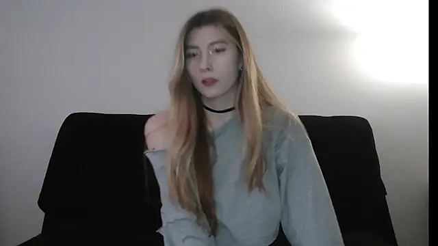 ErikaShyy online show from 12/15/25, 10:54