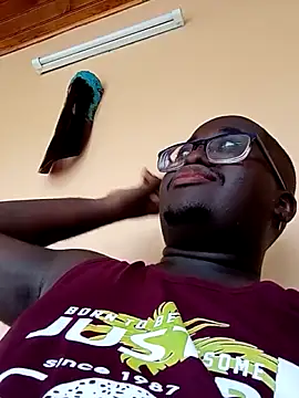 Snapshot of Jeanlaurent972 chatting on 11/16/25, 03:28 Jeanlaurent972 online show from 11/16/25, 03:28