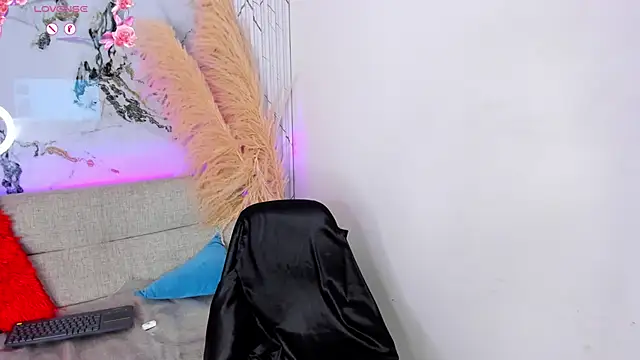 LiaFlowers online show from 11/21/25, 08:41