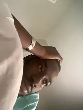 Snapshot of abdoul- chatting on 10/19/25, 06:10 abdoul- online show from 10/19/25, 06:10