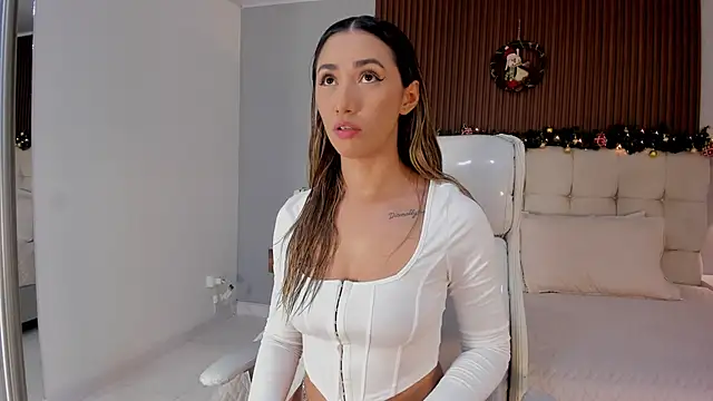 Emma23   online show from 12/02/25, 06:15