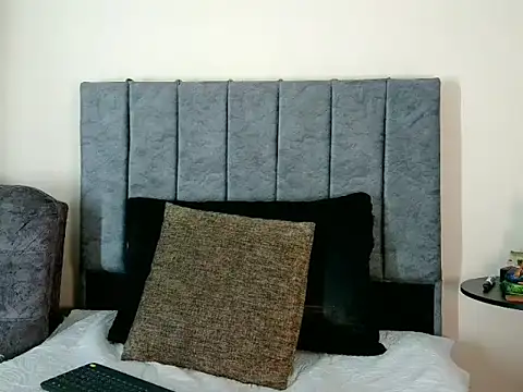 GabrielaMK online show from 10/11/25, 11:44