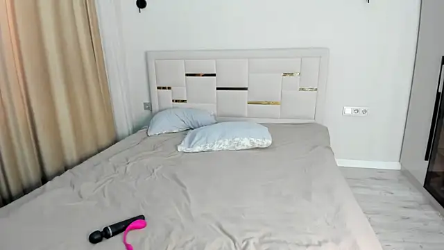 Lola Peach online show from 04/08/26, 02:35