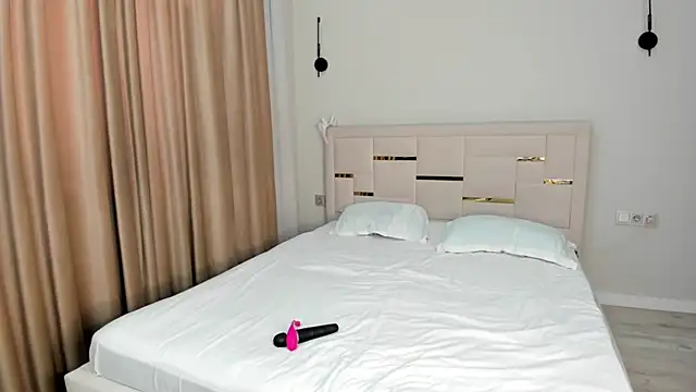 Lola Peach online show from 04/18/26, 02:36