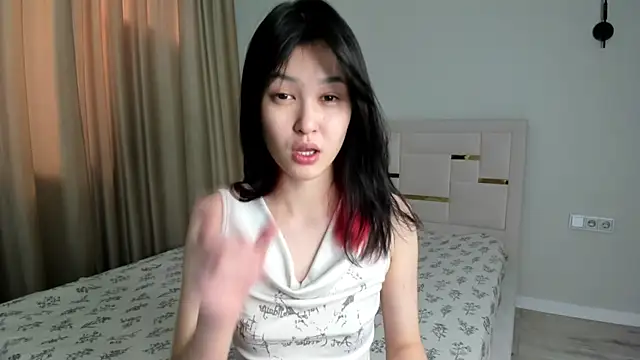 Snapshot of Lola_Peach chatting on 06/21/26, 02:28 Lola Peach online show from 06/21/26, 02:28