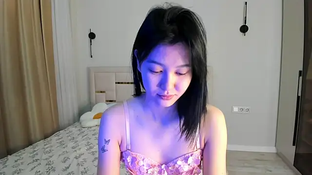 Lola Peach online show from 01/15/26, 05:33