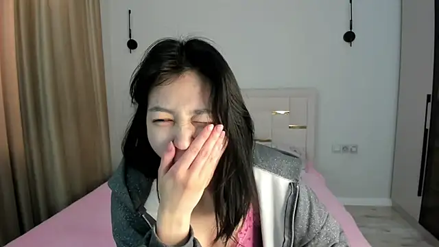 Lola Peach online show from 04/11/26, 05:04