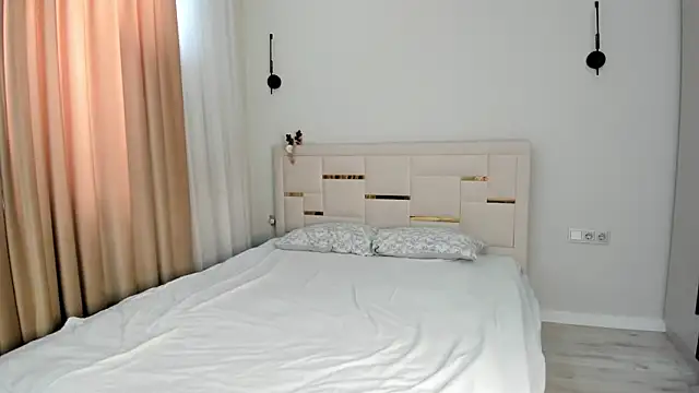 Lola Peach online show from 03/11/26, 05:56