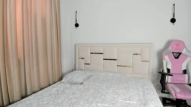 Snapshot of Lola_Peach chatting on 06/05/26, 03:22 Lola Peach online show from 06/05/26, 03:22