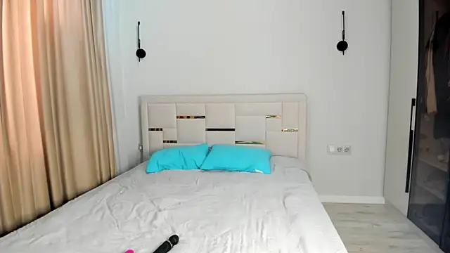 Lola Peach online show from 03/24/26, 05:29