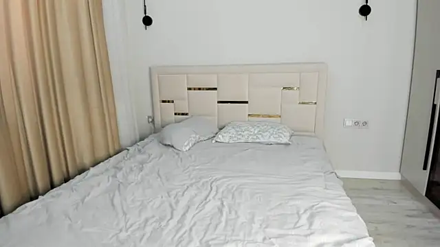 Lola Peach online show from 04/02/26, 02:41