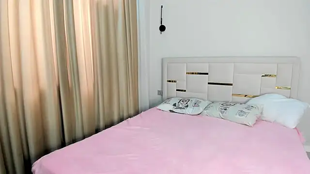 Lola Peach online show from 04/17/26, 04:59