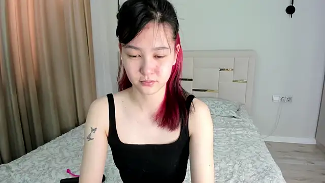 Lola Peach online show from 06/02/26, 04:12